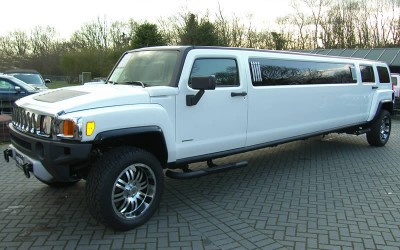 WHITE HUMMER H3 - Up to 8 pass
